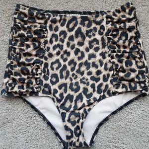 ISO kortni jeane leopard bottoms